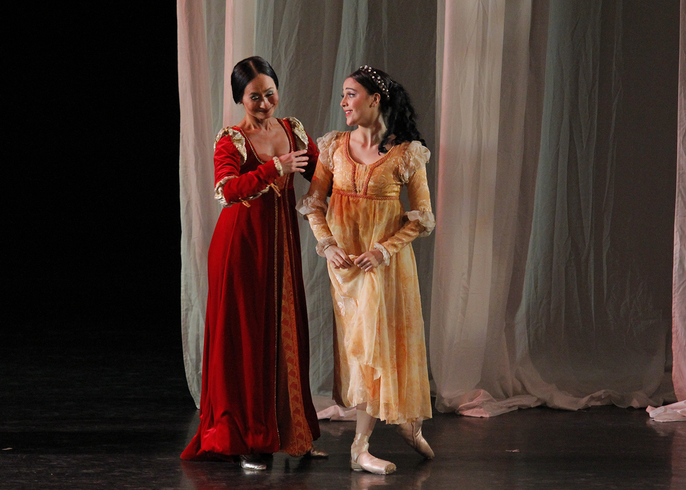 Katherine Barkman received a citation for her performance as Juliet in Romeo and Juliet. Essaying the role of her mother, Lady Capulet, was Ballet Manila’s Artistic Director and CEO, Lisa Macuja-Elizalde.